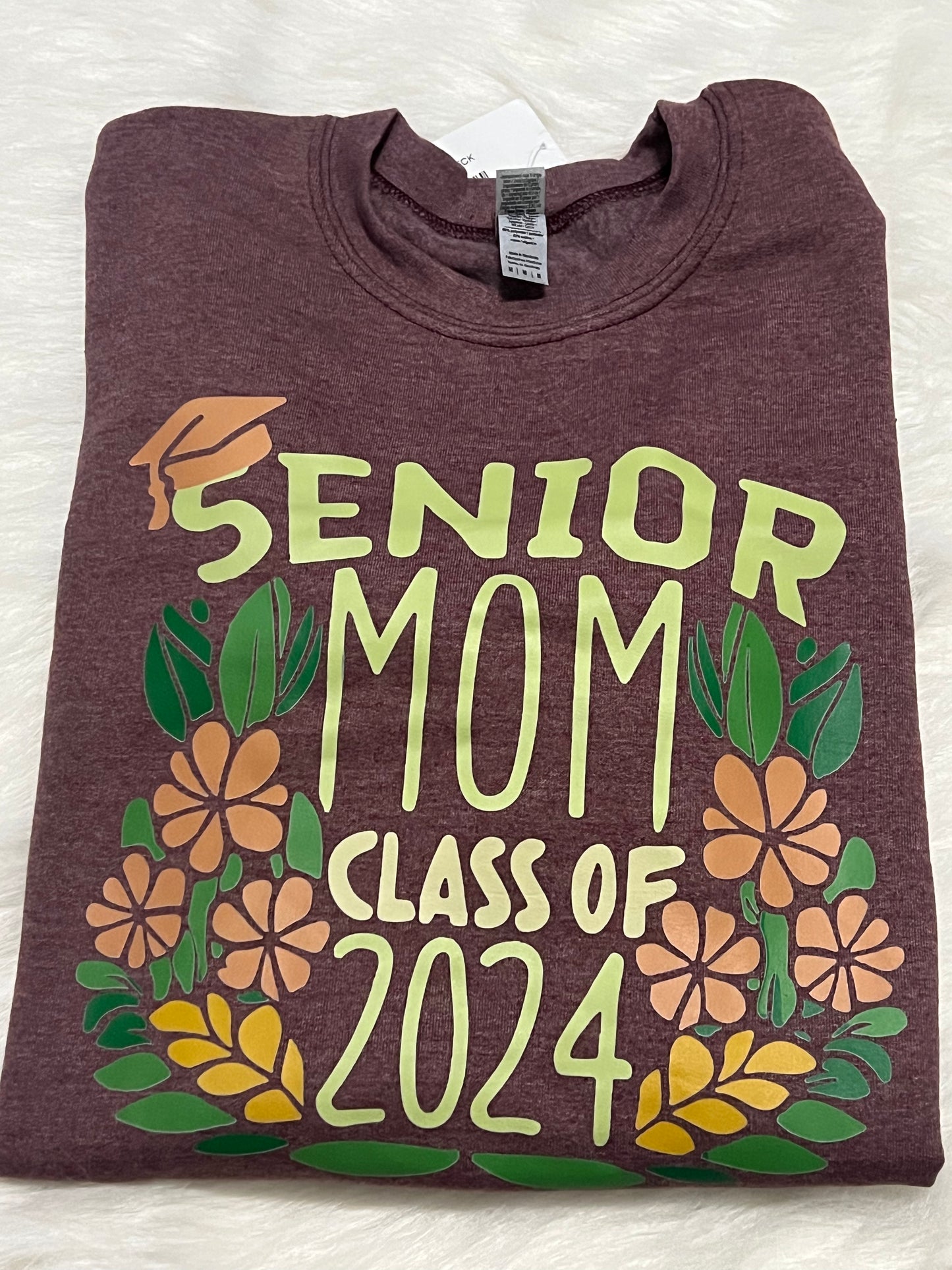 AM SENIOR MOM 2024 SWEATSHIRT