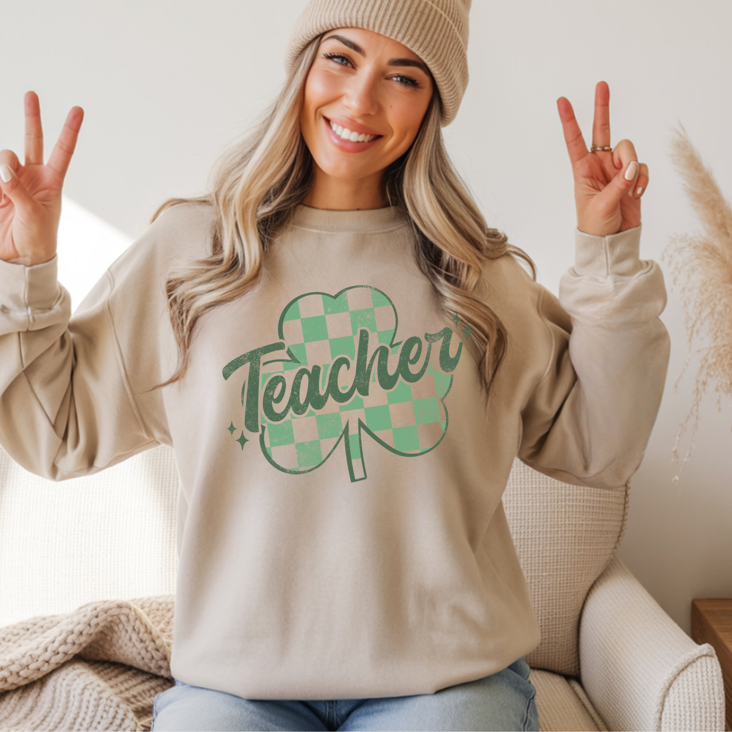 Teacher Distressed Clover - Sweatshirt